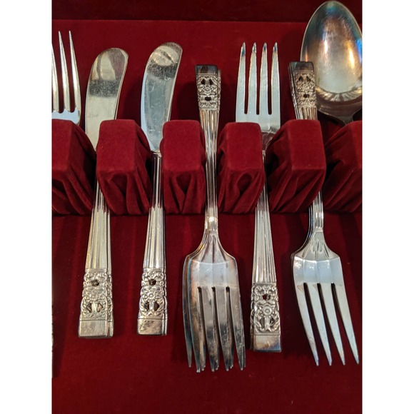 *VINTAGE QE CORONATION! SILVER PLATE FLATWARE/SILVERWARE, RARE, HTF SERVICE 8!* - Picture 7 of 9